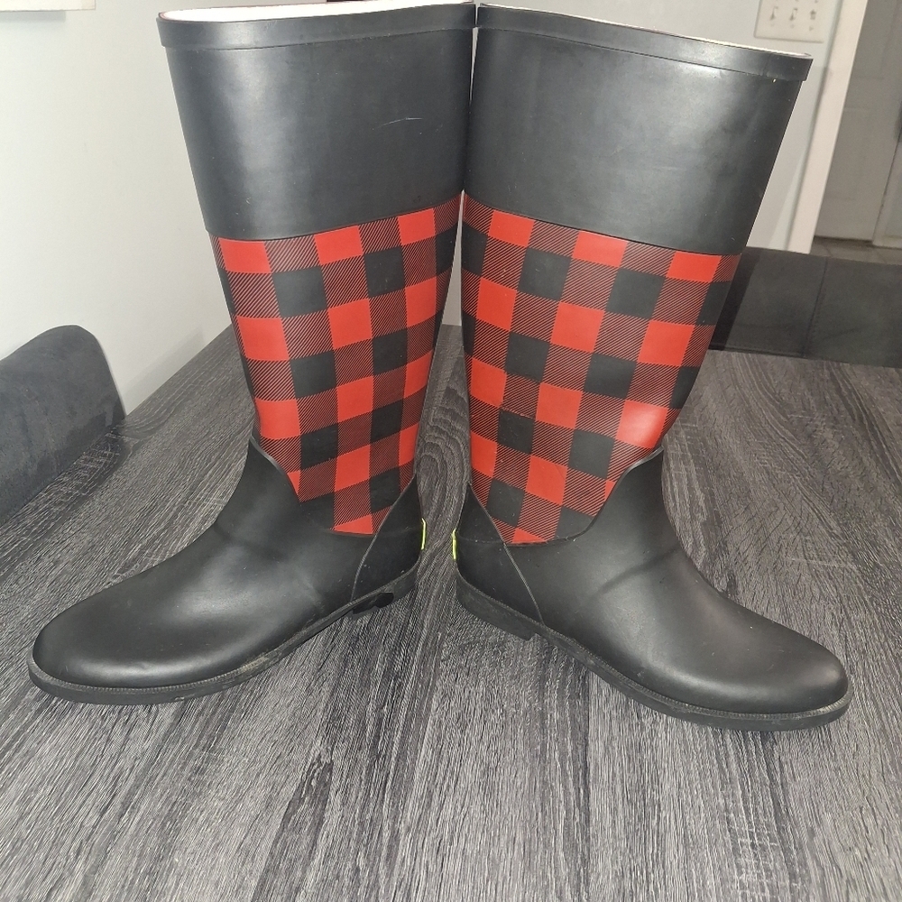 Black and Red Plaid Rain Boots- W SZ 8 - Picture 2 of 5